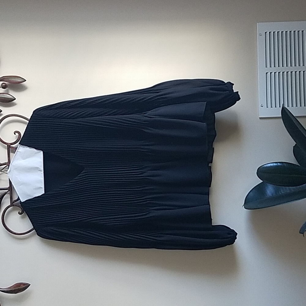 Black blouse Ecru